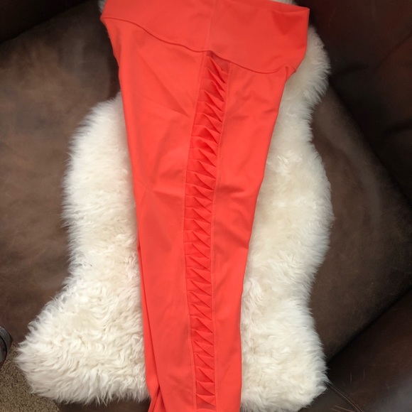 Lululemon cropped leggings NWT - Picture 3 of 4